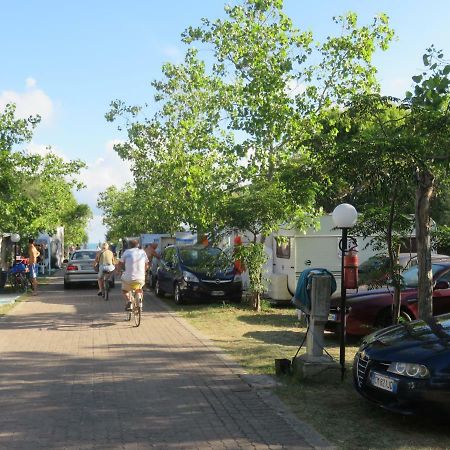Hotel Centro Turistico La Perla del Gargano Foce Varano Esterno foto