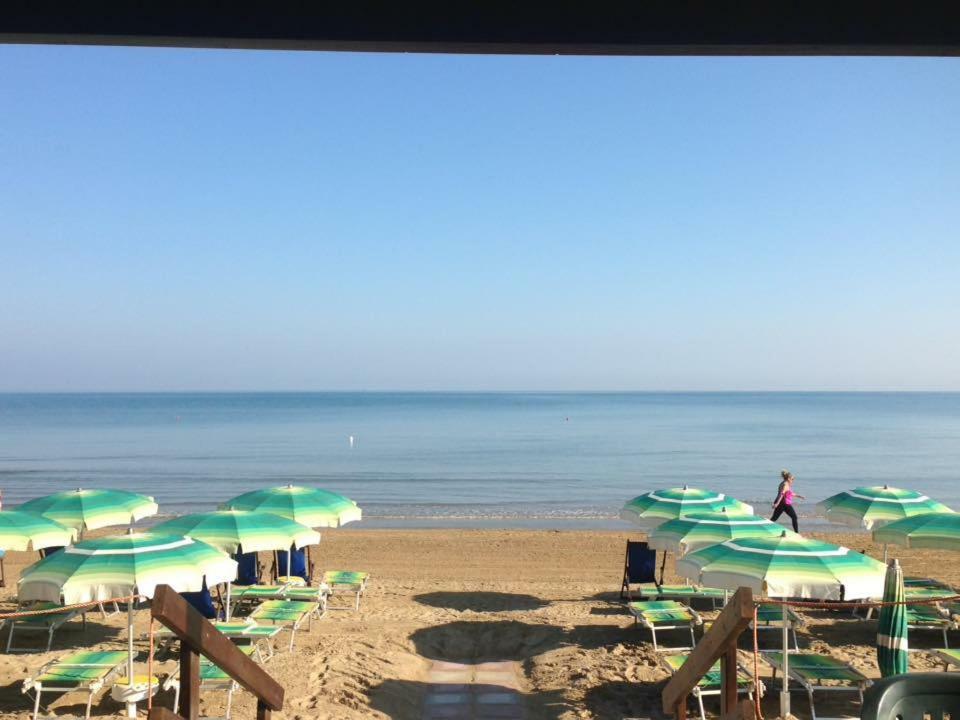Hotel Centro Turistico La Perla del Gargano Foce Varano Esterno foto