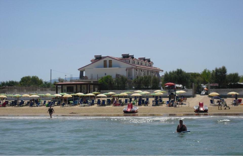 Hotel Centro Turistico La Perla del Gargano Foce Varano Esterno foto