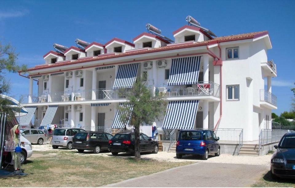 Hotel Centro Turistico La Perla del Gargano Foce Varano Esterno foto
